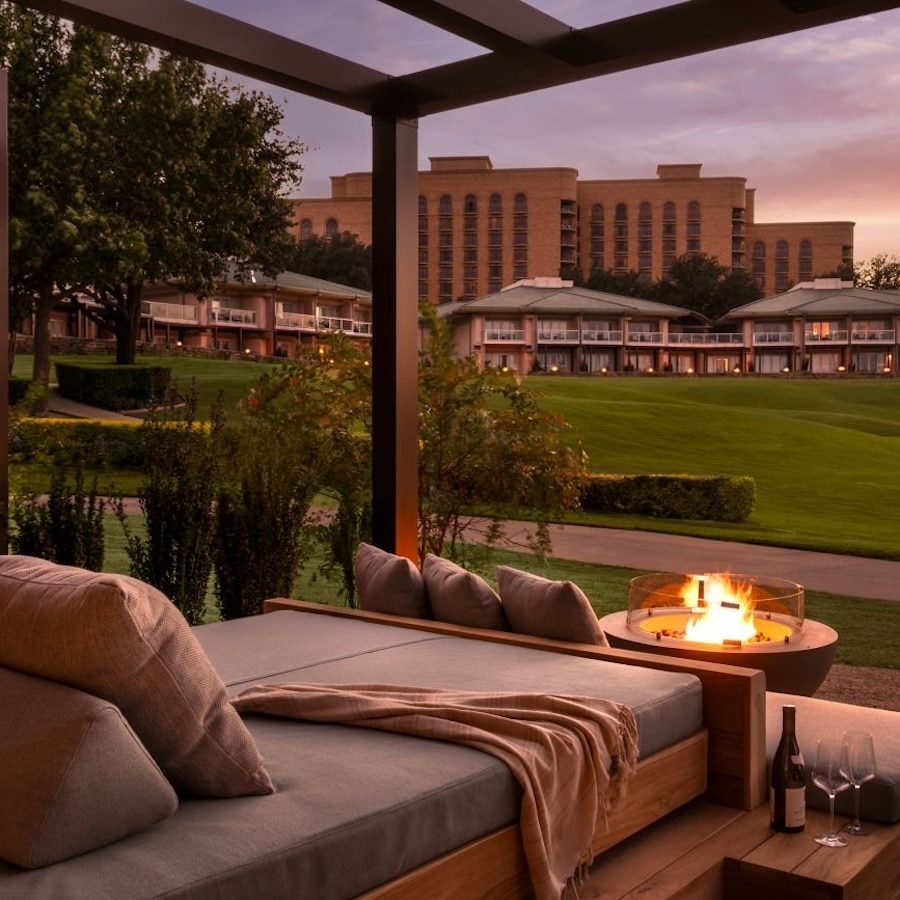 03-Ritz-Carlton-Outside
