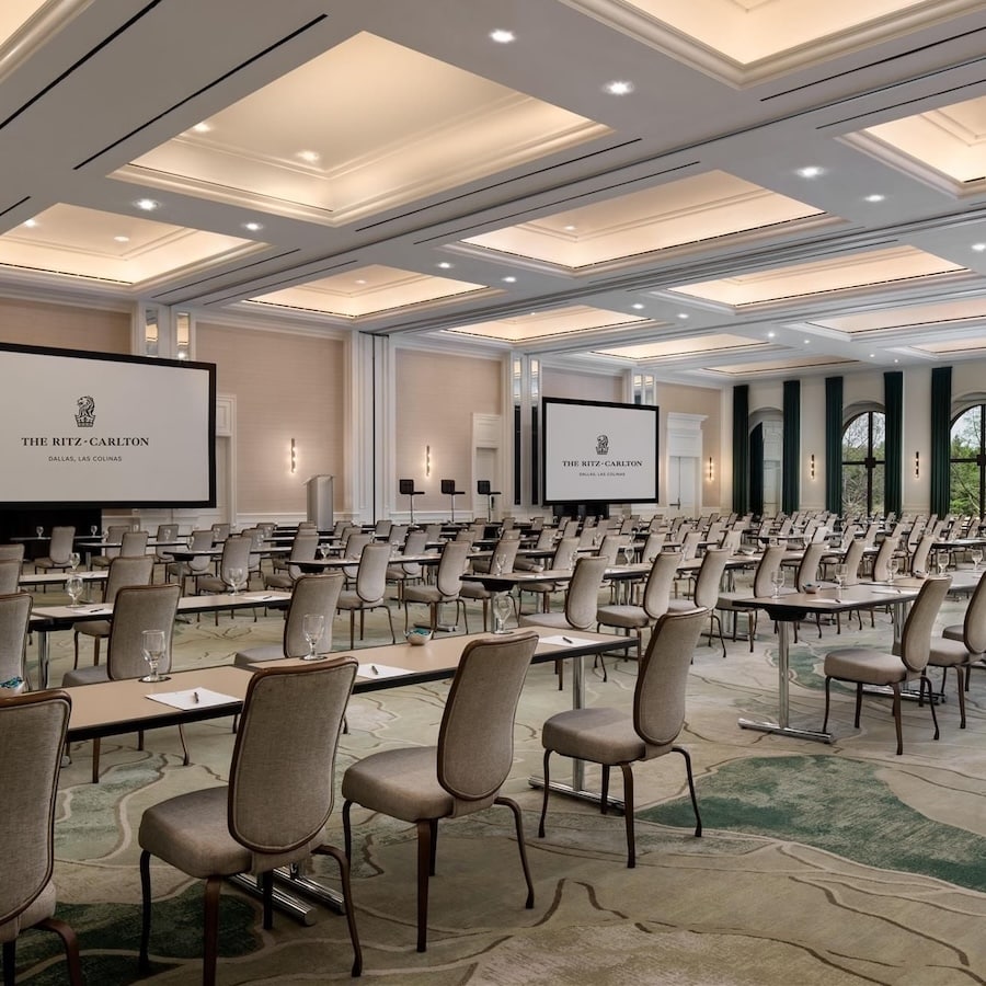 11-Ballroom 01